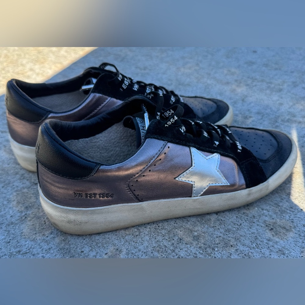 Size 9 Vintage Havana sneakers